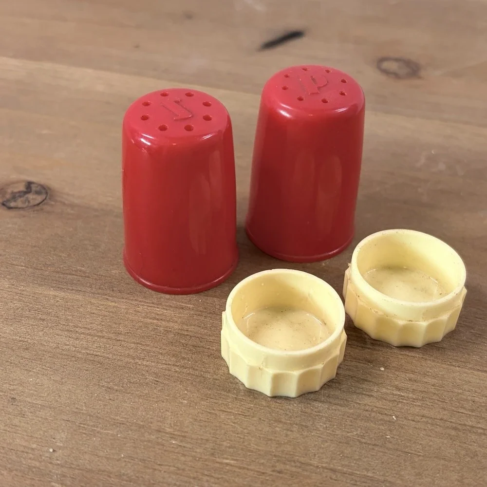 Vintage Red Plastic Mini Salt Pepper Shakers 2